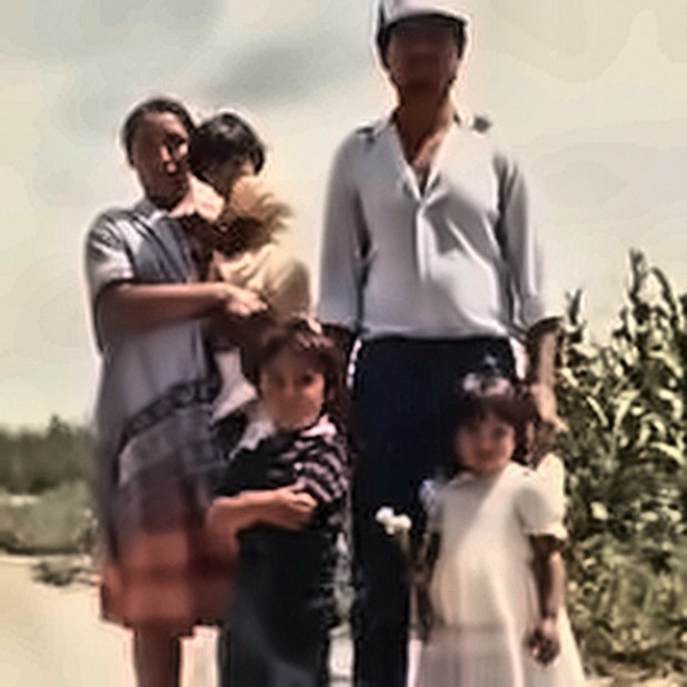 Fotografía familiar antigua tomada en el campo de Puruagua, Guanajuato